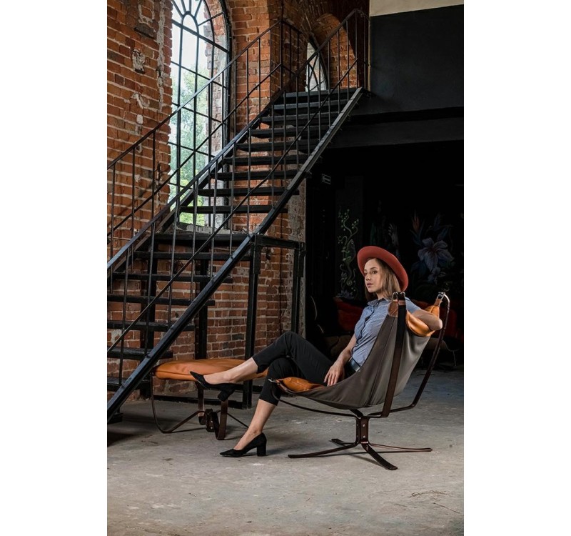 Fotel ARNI LOW z podnóżkiem - pomarańczowa ekoskóra, podstawa ciemna miedziana