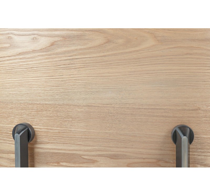 Fotel LOUNGE HM czarny / jesion z podnóżkiem