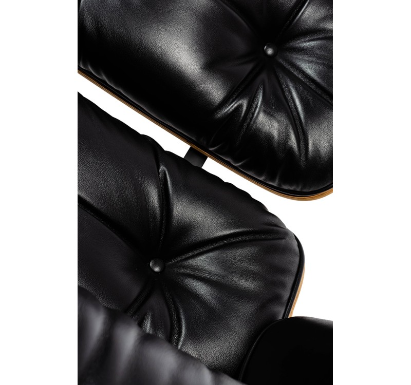 Fotel LOUNGE HM SOFT PREMIUM SZEROKI z podnóżkiem czarny  - sklejka orzech, skóra naturalna