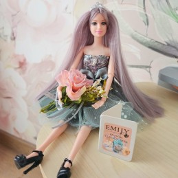WOOPIE ROYAL Lalka Emi w Eleganckiej Sukni Tiulowej z Kokardą i Bukietem