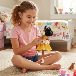 WOOPIE ROYAL Lalka Emi 32 cm Modny Strój i Piękne Czarne Włosy