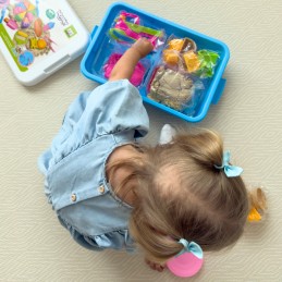 WOOPIE Piasek Kinetyczny 6 Kolorów 1,2 kg Zestaw Restauracja Stolik z Foremkami